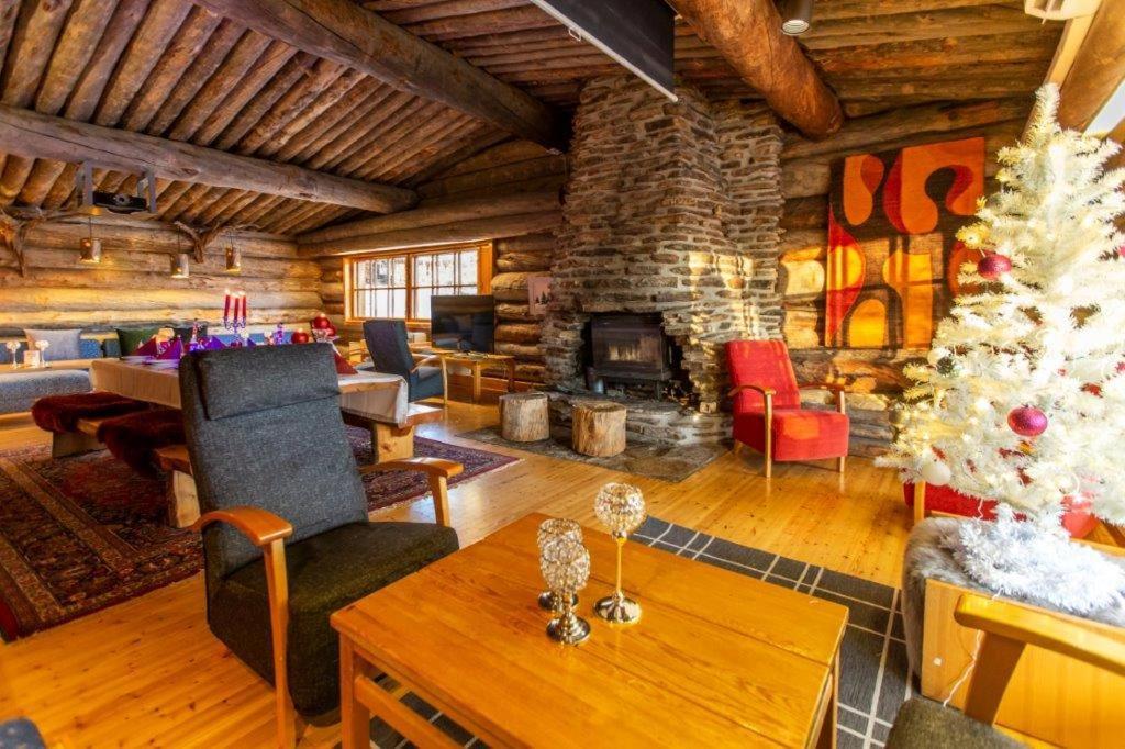 Kuukkeli Log Houses Aurora Resort Сариселка Екстериор снимка