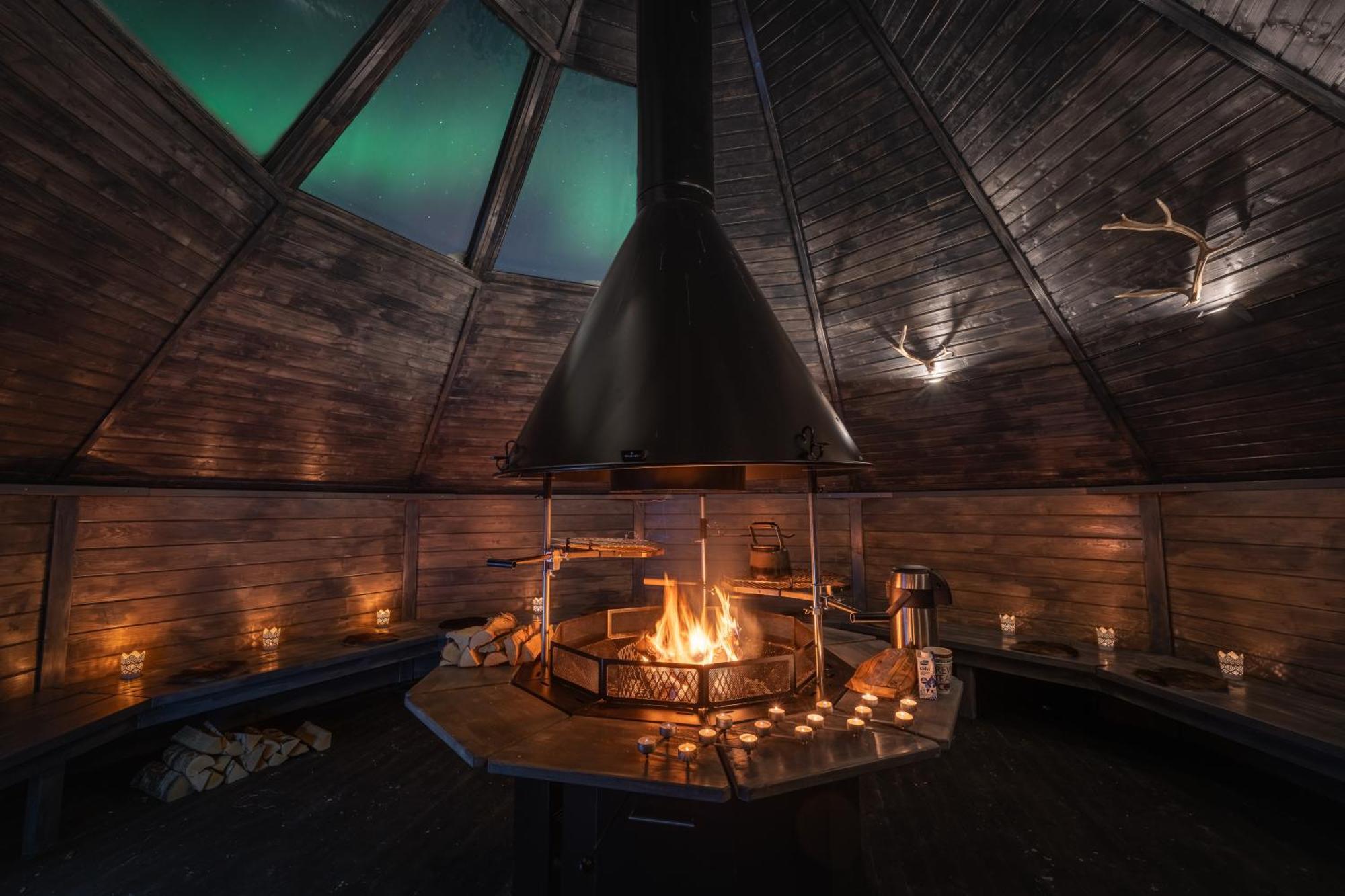 Kuukkeli Log Houses Aurora Resort Сариселка Екстериор снимка